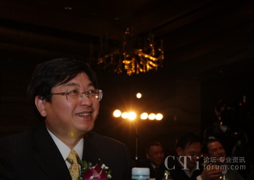  ��114�T�������E������񿂽�(j��ng)��¶���_�ĵ�΢Ц