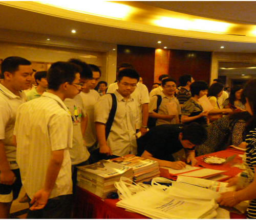 �D��2011�Ї����H��ý�wҕӍ�߷�Փ���߮a(ch��n)Ʒչʾ��(hu��)����̎�F(xi��n)��(ch��ng)